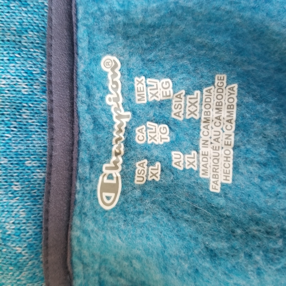 SOLDD!!! NWOT CHAMPION ZIP UP SWEATER - Picture 5 of 7